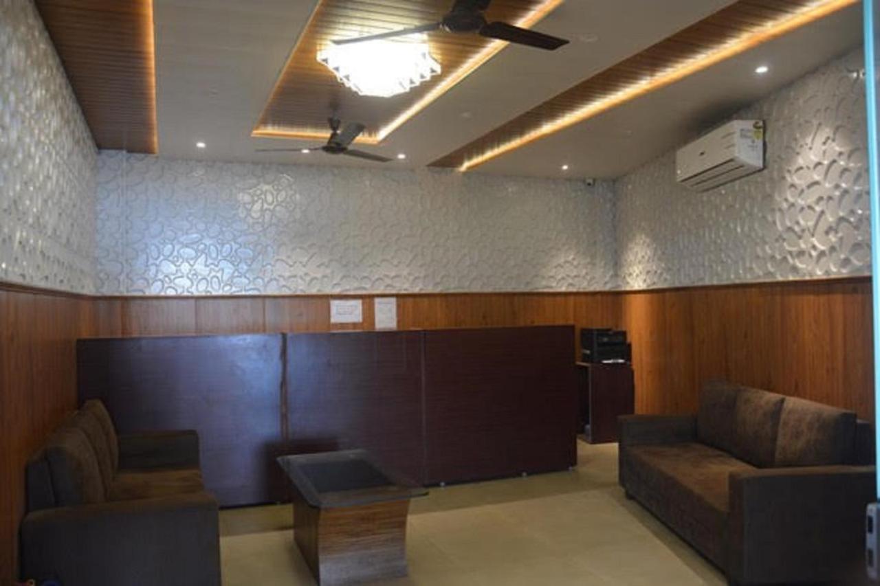 Krazy Hotel Халдвани Экстерьер фото