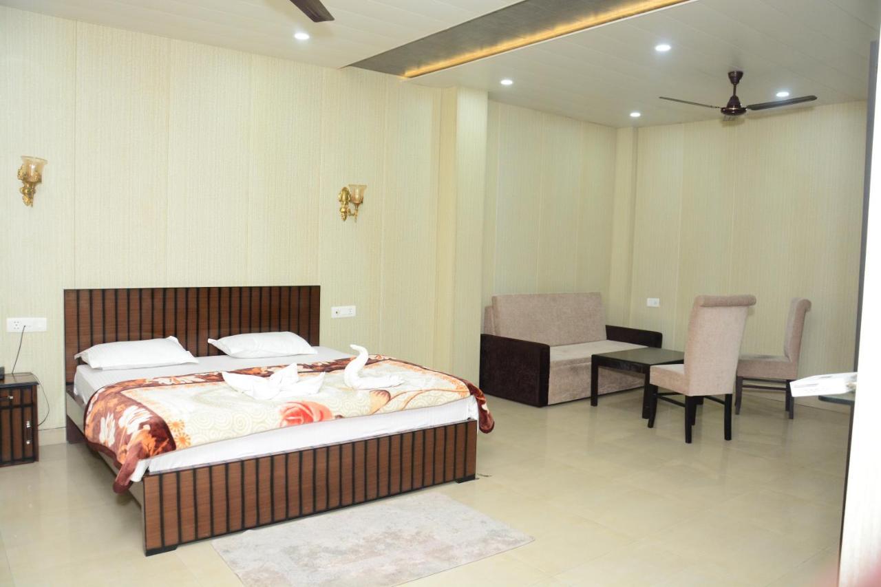 Krazy Hotel Халдвани Экстерьер фото