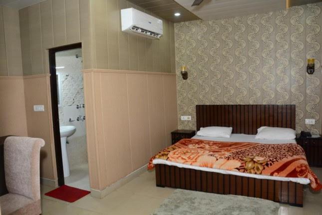 Krazy Hotel Халдвани Экстерьер фото