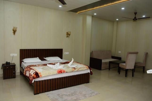 Krazy Hotel Халдвани Экстерьер фото
