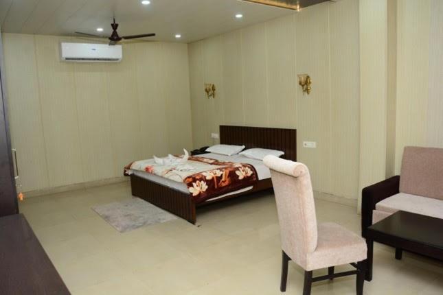 Krazy Hotel Халдвани Экстерьер фото
