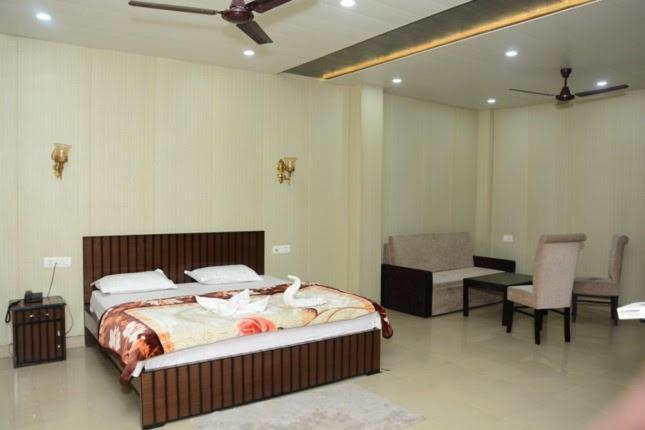 Krazy Hotel Халдвани Экстерьер фото